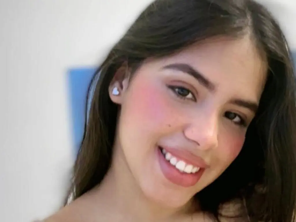 MiaFoxyx's live cam