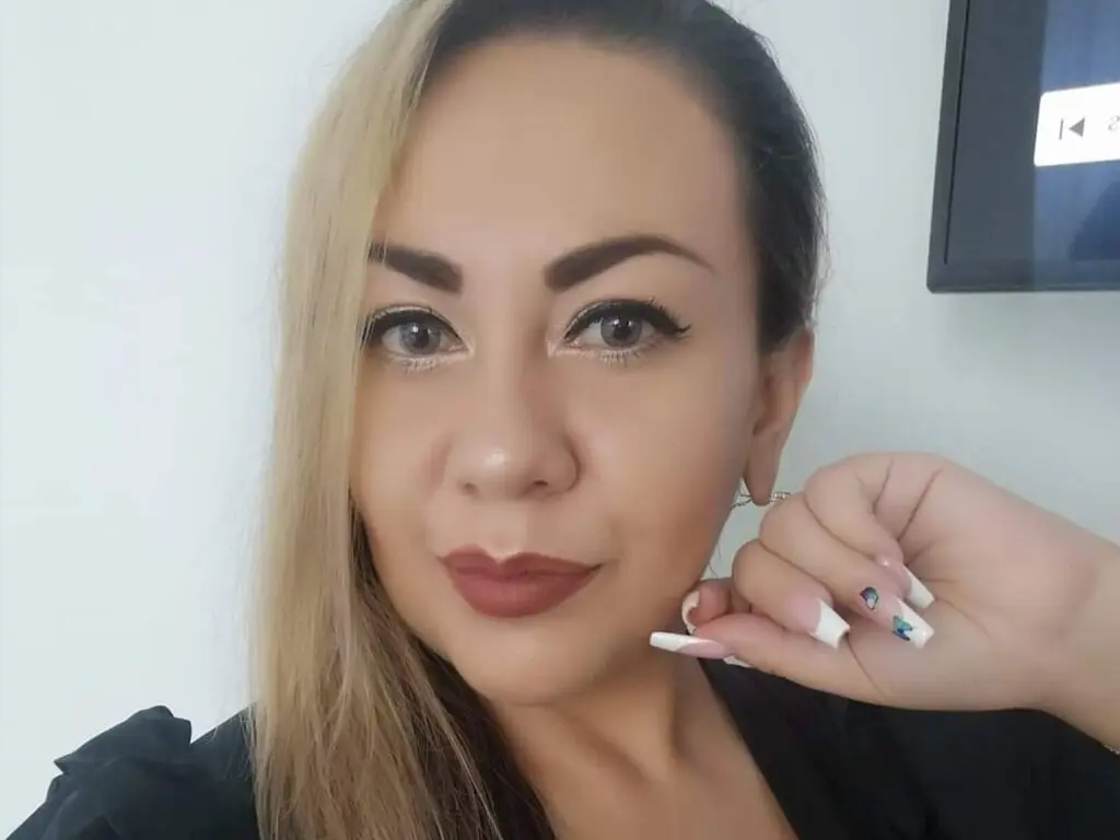 NathalieSotoh's live cam